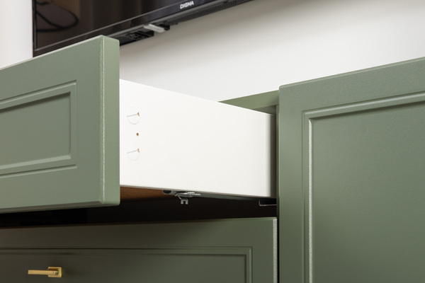 Гостиная Марион композиция 2 дымчатый зеленый K521, олива шагрень AG 1050 ПВХ, белый PE шагрень (собирается на любую сторону)