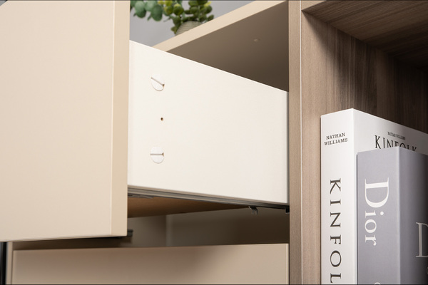 Комод Тайл 16.237 сатин 7045 SU, эмили блаш U9135, белый PE шагрень, собирается на любую сторону